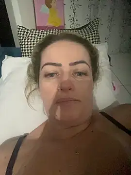 Snapshot of Alerquinasc chatting on 11.16.25 Alerquinasc online show from 11.16.25