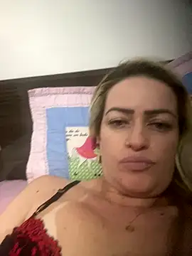 Snapshot of Alerquinasc chatting on 11.24.25 Alerquinasc online show from 11.24.25