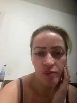 Snapshot of Alerquinasc chatting on 11.27.25 Alerquinasc online show from 11.27.25