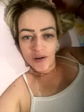 Snapshot of Alerquinasc chatting on 11.28.25 Alerquinasc online show from 11.28.25