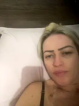 Snapshot of Alerquinasc chatting on 11.30.25 Alerquinasc online show from 11.30.25