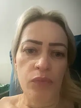 Snapshot of Alerquinasc chatting on 11.30.25 Alerquinasc online show from 11.30.25