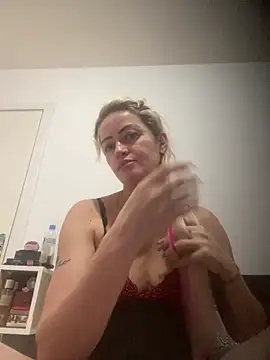 Snapshot of Alerquinasc chatting on 12.13.25 Alerquinasc online show from 12.13.25