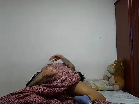 MeganAndMaxxh online show from 10.25.25