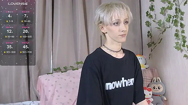 Snapshot of NextVibe_ chatting on 12.03.25 NextVibe online show from 12.03.25