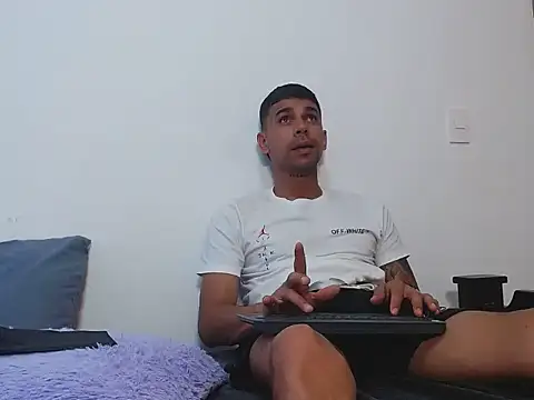 Snapshot of allanjones15 chatting on 09.08.25 allanjones15 online show from 09.08.25