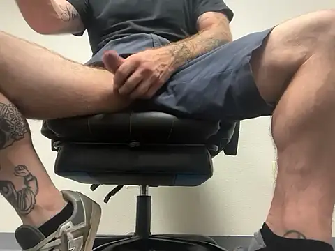 Snapshot of bearcub300 chatting on 09.22.25 bearcub300 online show from 09.22.25