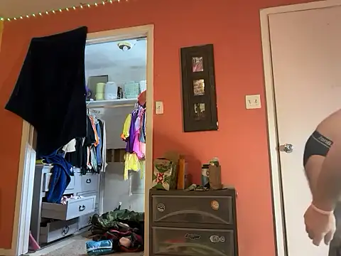 Snapshot of bearcub300 chatting on 11.08.25 bearcub300 online show from 11.08.25