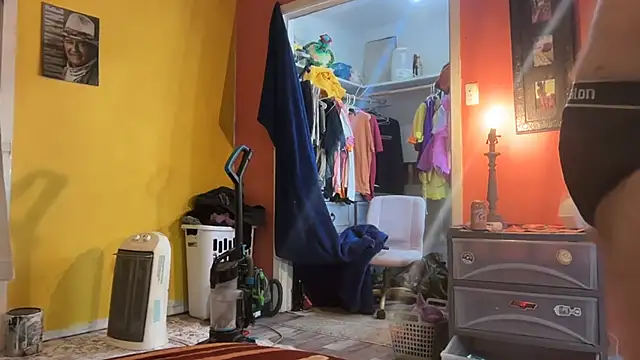 Snapshot of bearcub300 chatting on 11.18.25 bearcub300 online show from 11.18.25