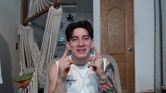 Snapshot of AteneoJr chatting on 10.25.25 AteneoJr online show from 10.25.25