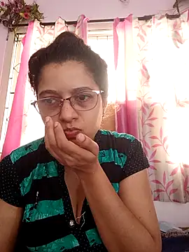 Snapshot of thanusi_2 chatting on 09.10.25 thanusi 2 online show from 09.10.25