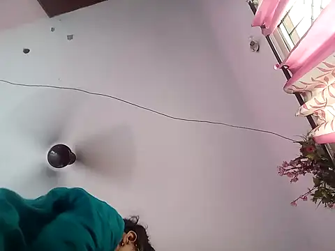 Snapshot of thanusi_2 chatting on 09.15.25 thanusi 2 online show from 09.15.25