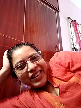 Snapshot of thanusi_2 chatting on 09.19.25 thanusi 2 online show from 09.19.25