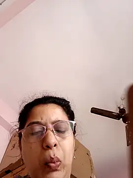 Snapshot of thanusi_2 chatting on 09.24.25 thanusi 2 online show from 09.24.25