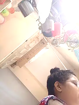 Snapshot of thanusi_2 chatting on 09.29.25 thanusi 2 online show from 09.29.25