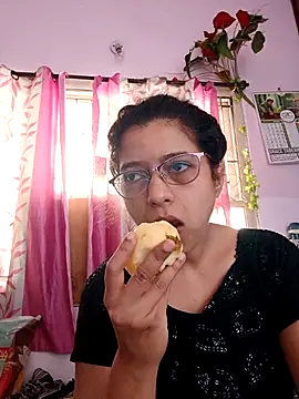 Snapshot of thanusi_2 chatting on 10.01.25 thanusi 2 online show from 10.01.25