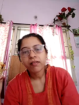 Snapshot of thanusi_2 chatting on 10.14.25 thanusi 2 online show from 10.14.25