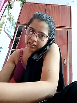 Snapshot of thanusi_2 chatting on 10.14.25 thanusi 2 online show from 10.14.25