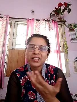 Snapshot of thanusi_2 chatting on 10.15.25 thanusi 2 online show from 10.15.25