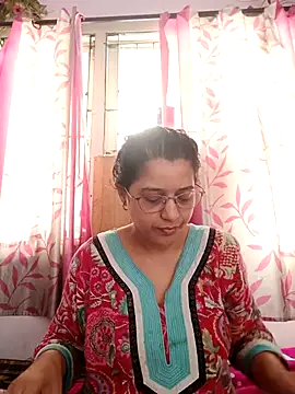 Snapshot of thanusi_2 chatting on 10.16.25 thanusi 2 online show from 10.16.25