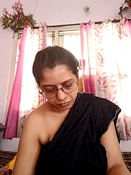 Snapshot of thanusi_2 chatting on 10.18.25 thanusi 2 online show from 10.18.25