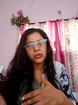 Snapshot of thanusi_2 chatting on 10.19.25 thanusi 2 online show from 10.19.25