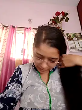 Snapshot of thanusi_2 chatting on 10.20.25 thanusi 2 online show from 10.20.25