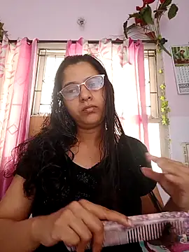 Snapshot of thanusi_2 chatting on 10.23.25 thanusi 2 online show from 10.23.25