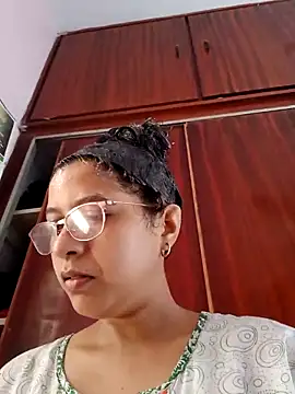 Snapshot of thanusi_2 chatting on 10.24.25 thanusi 2 online show from 10.24.25