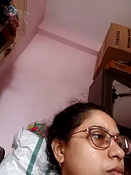 Snapshot of thanusi_2 chatting on 10.27.25 thanusi 2 online show from 10.27.25