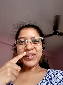 Snapshot of thanusi_2 chatting on 11.04.25 thanusi 2 online show from 11.04.25