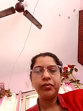 Snapshot of thanusi_2 chatting on 11.13.25 thanusi 2 online show from 11.13.25