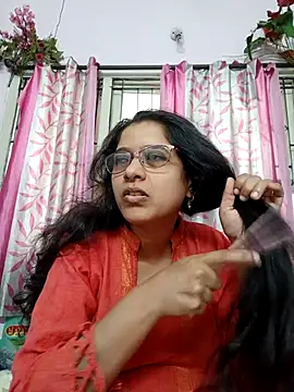 Snapshot of thanusi_2 chatting on 11.15.25 thanusi 2 online show from 11.15.25