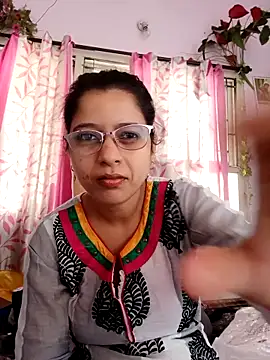 Snapshot of thanusi_2 chatting on 11.17.25 thanusi 2 online show from 11.17.25