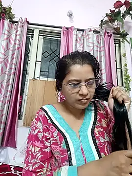 Snapshot of thanusi_2 chatting on 11.25.25 thanusi 2 online show from 11.25.25