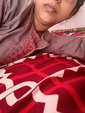 Snapshot of thanusi_2 chatting on 11.28.25 thanusi 2 online show from 11.28.25