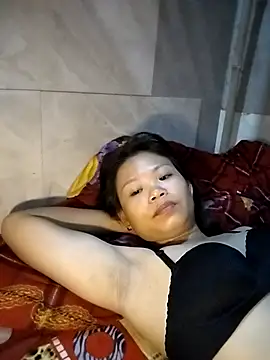 LinhNa999 online show from 10.12.25