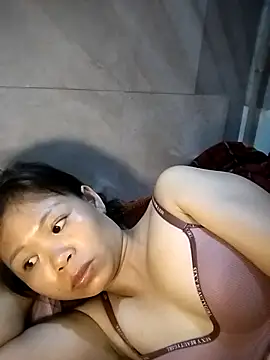 LinhNa999 online show from 10.16.25