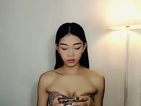 Snapshot of holyakiesha chatting on 11.15.25 holyakiesha online show from 11.15.25