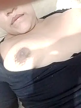 Snapshot of Manugata085 chatting on 04.12.26 Manugata085 online show from 04.12.26