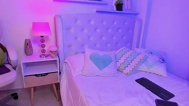 AmeliaRossi  online show from 11.08.25