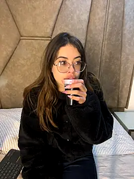 Isabela Colins online show from 09.09.25