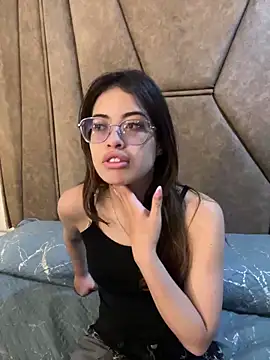 Isabela Colins online show from 09.12.25