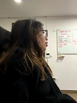 Isabela Colins online show from 09.16.25