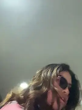 Isabela Colins online show from 09.22.25