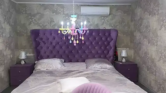 Snapshot of Eloisa_Eliot chatting on 10.13.25 Eloisa Eliot online show from 10.13.25