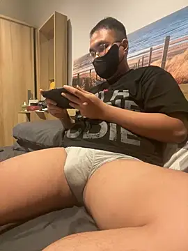 Snapshot of kristan__ chatting on 11.02.25 kristan online show from 11.02.25