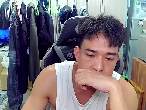 Snapshot of hunterXhan chatting on 03.24.26 hunterXhan online show from 03.24.26