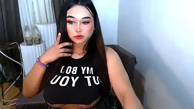 Snapshot of Lilly-lou chatting on 02.04.26 Lilly-lou online show from 02.04.26