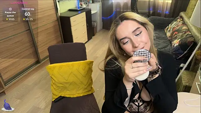 xxx sandra  online show from 08.03.26